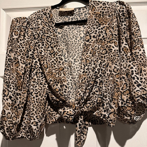ADRIANA DEGREA MADE IN BRAZIL LEOPARD PUFF-SLEEVED CROPPED
BLOUSE WITH KNOT - Picture 1 of 9
